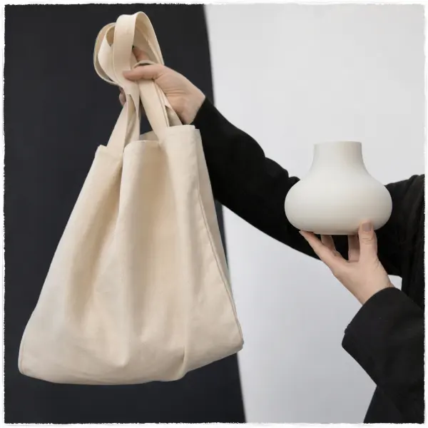 Pale objects reviewed across dark and white backgrounds to reveal a light fringe.